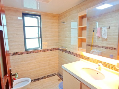 3室2廳1陽臺 醫(yī)大廣場