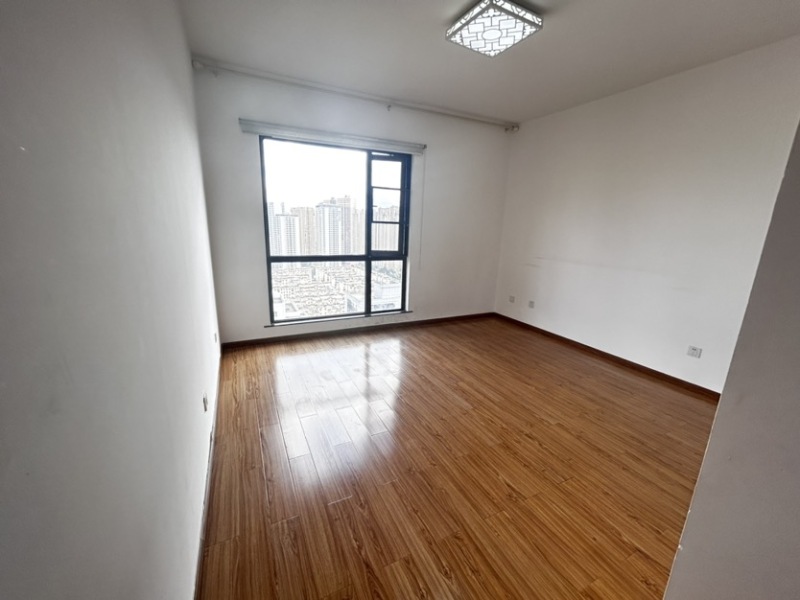 4室2廳2陽臺 同德昆明廣場B區(qū)臥室