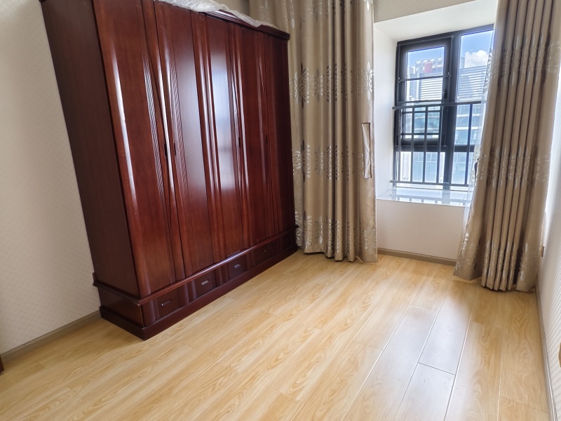 3室2廳2陽臺 金泰國際一期臥室