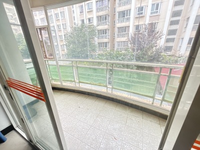 4室2廳2陽臺 華龍人家