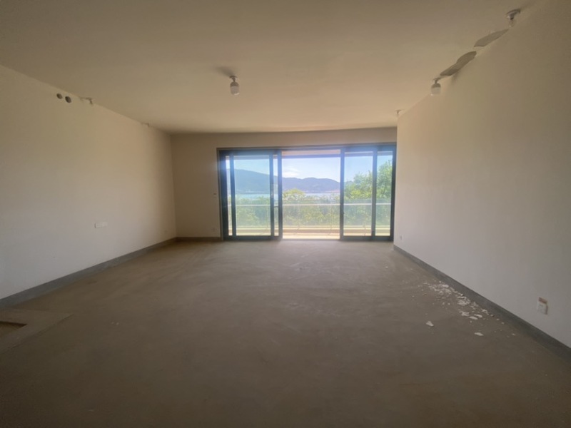 5室3廳2陽臺(tái) 華夏四季二期客廳