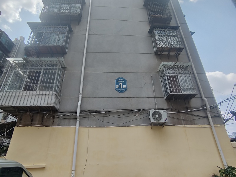 2室2廳1陽臺 大樹營市政府第二辦公小區(qū)自家花園