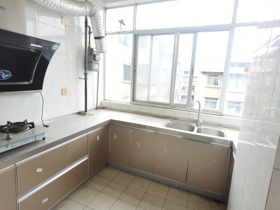 4室2廳2陽臺 春暉小區(qū)二期