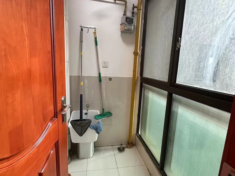 4室2廳2陽(yáng)臺(tái) 金域緹香陽(yáng)臺(tái)