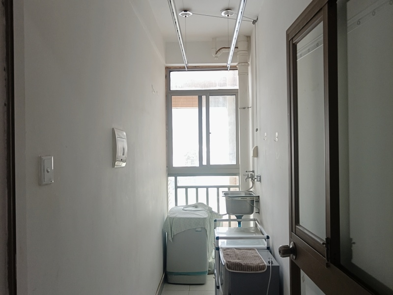 1室1陽臺 天驕北麓南區(qū)陽臺