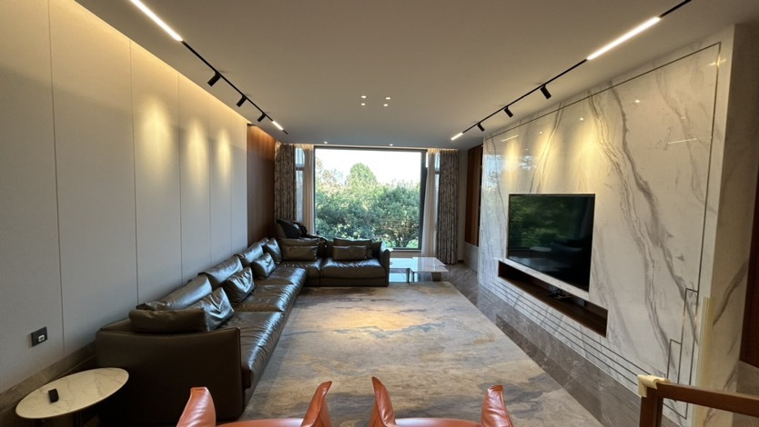 7室2廳3陽(yáng)臺(tái) 滇池衛(wèi)城悅湖郡別墅客廳