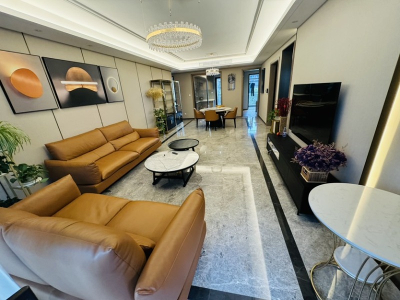 4室2廳2陽臺 華夏四季一期客廳