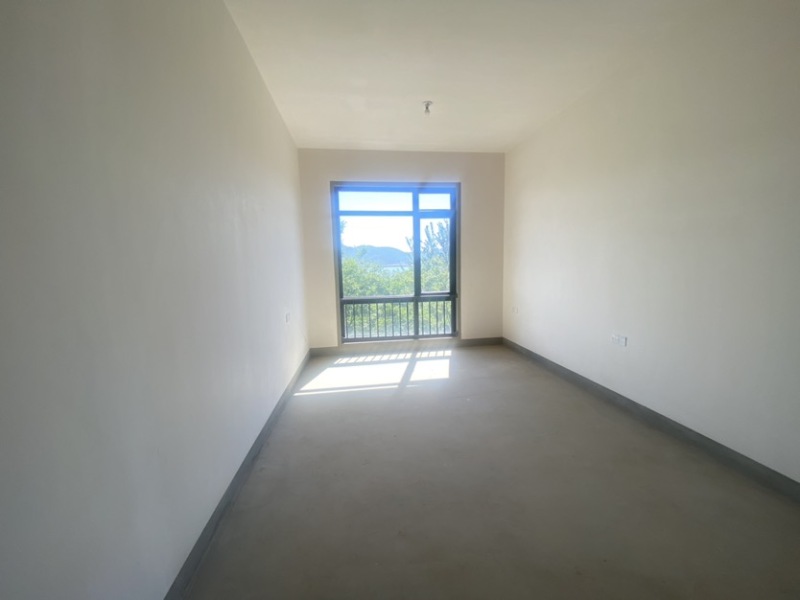 5室3廳2陽臺(tái) 華夏四季二期臥室