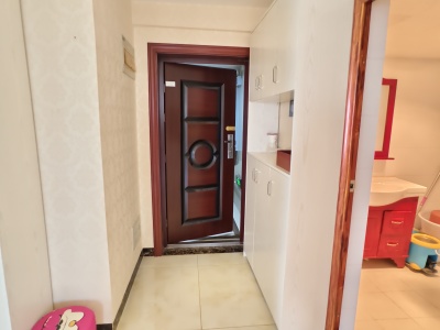 3室2廳2陽臺 金泰國際一期門廳