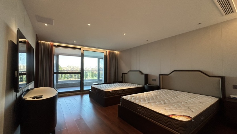 7室2廳3陽(yáng)臺(tái) 滇池衛(wèi)城悅湖郡別墅臥室