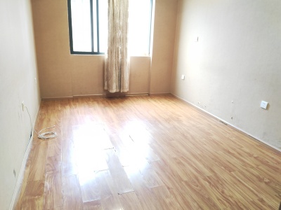 3室2廳1陽(yáng)臺(tái) 溪畔麗景