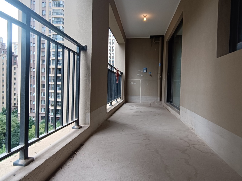 4室2廳2陽臺(tái) 融創(chuàng)春風(fēng)十里A8&amp;A13地塊陽臺(tái)