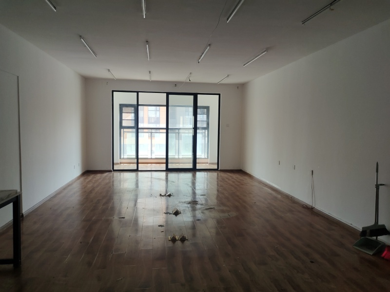 5室2廳3陽臺 金尚俊園二期客廳