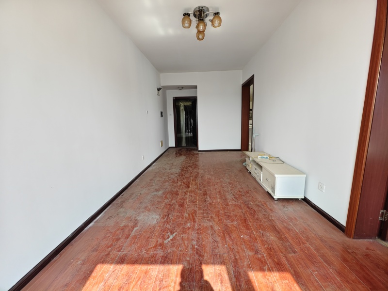 2室2廳1陽臺(tái) 候谷花園客廳