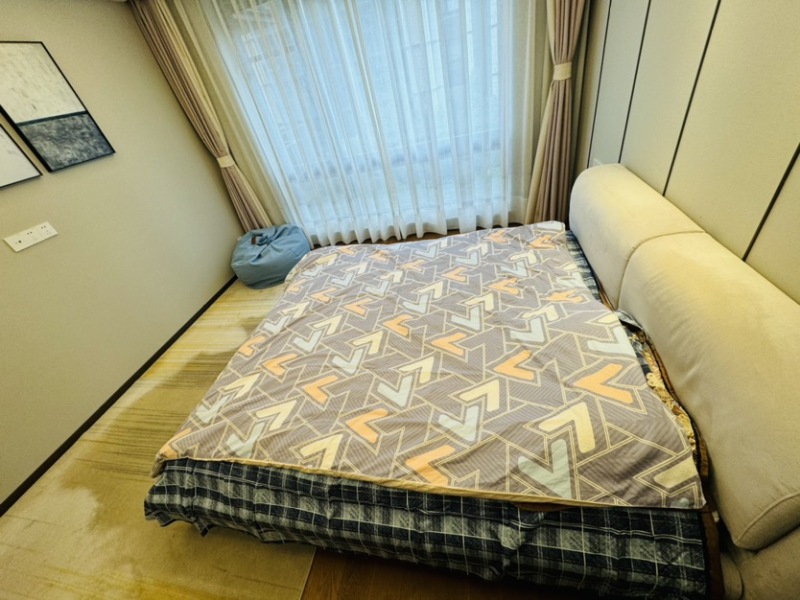 4室2廳2陽臺 華夏四季一期臥室