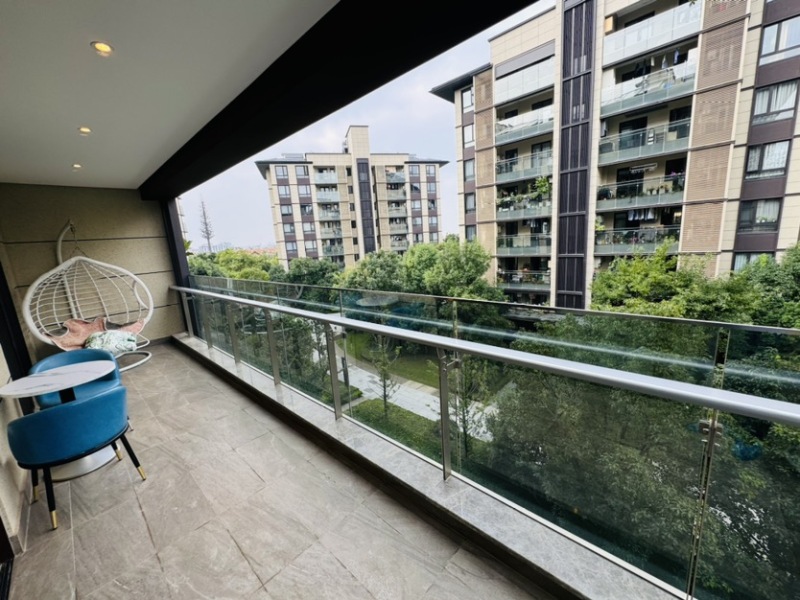 4室2廳2陽臺 華夏四季一期陽臺