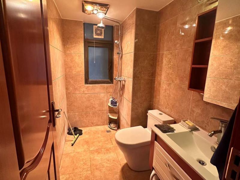 4室2廳2陽(yáng)臺(tái) 金域緹香衛(wèi)生間