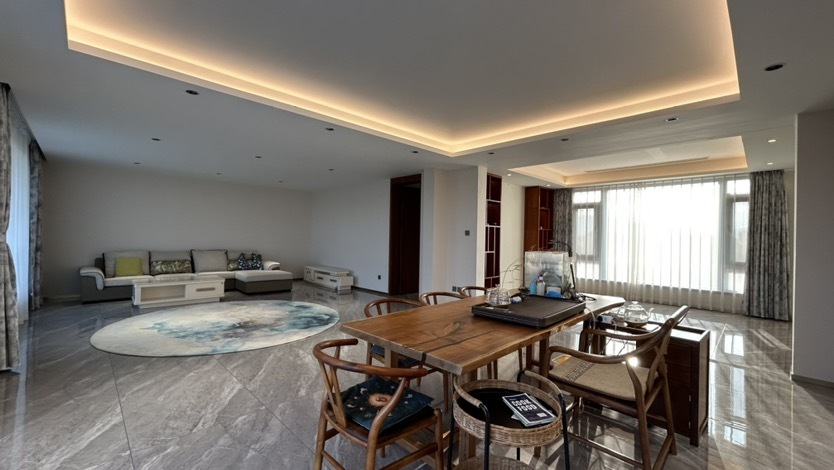 7室2廳3陽(yáng)臺(tái) 滇池衛(wèi)城悅湖郡別墅客廳