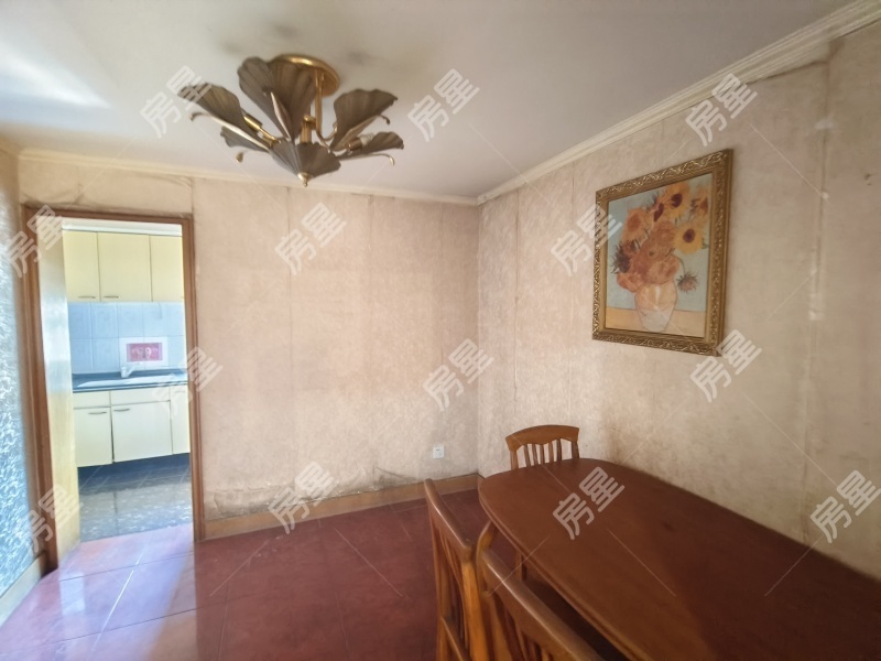 4室2廳1陽臺 金星小區(qū)餐廳