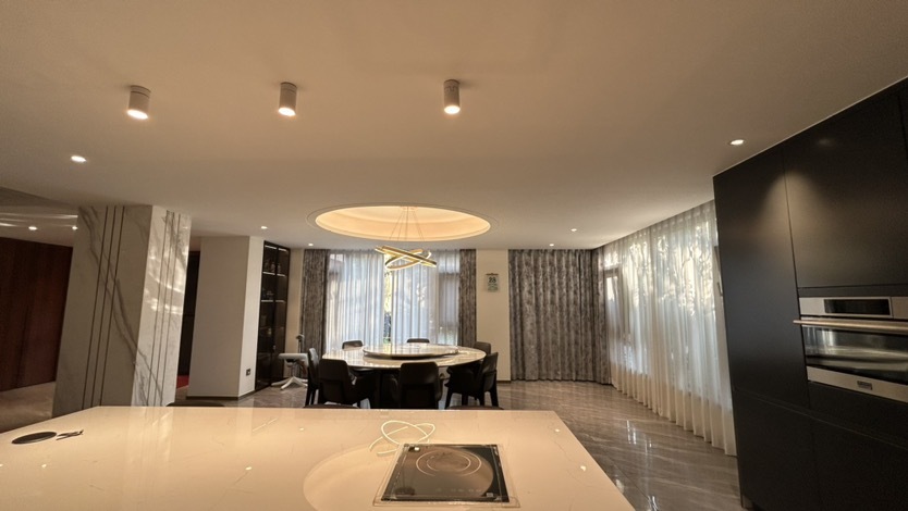 7室2廳3陽(yáng)臺(tái) 滇池衛(wèi)城悅湖郡別墅臥室