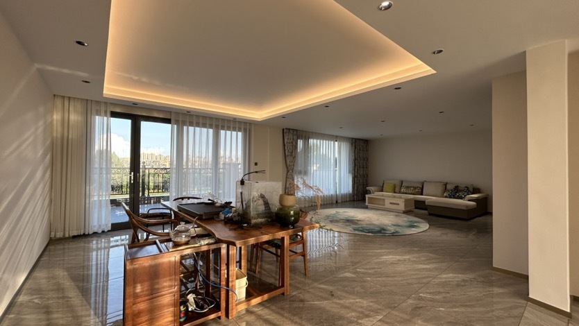 7室2廳3陽(yáng)臺(tái) 滇池衛(wèi)城悅湖郡別墅客廳