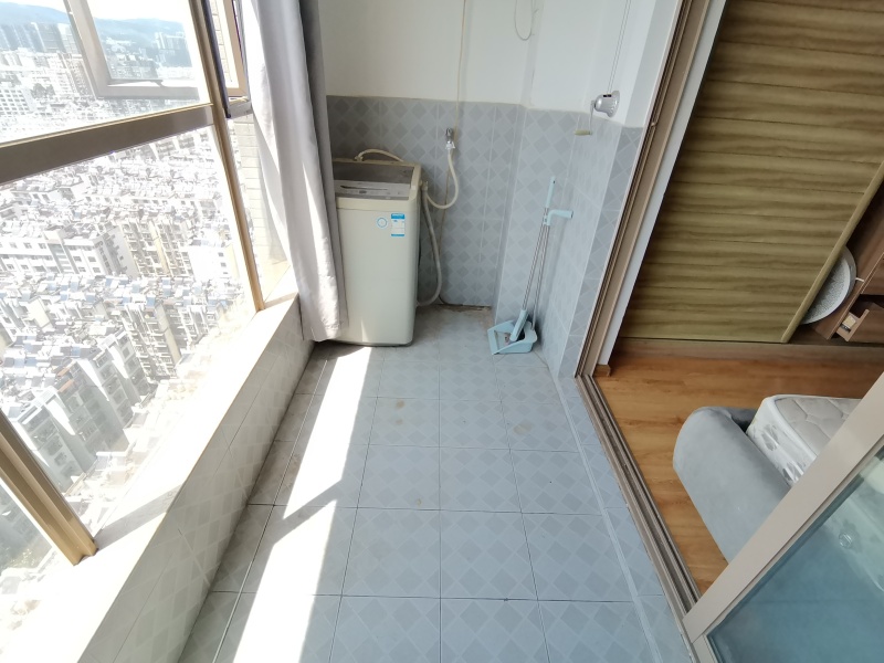 1室1廳1陽(yáng)臺(tái) 同德昆明廣場(chǎng)上北區(qū)陽(yáng)臺(tái)