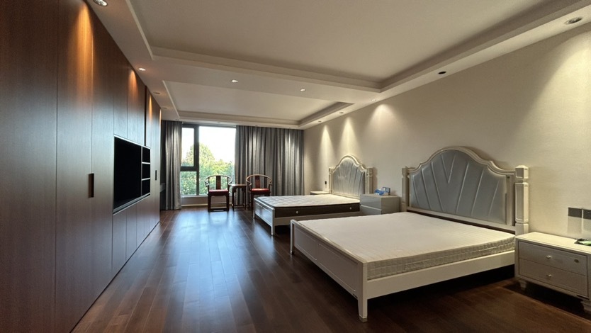 7室2廳3陽(yáng)臺(tái) 滇池衛(wèi)城悅湖郡別墅客廳