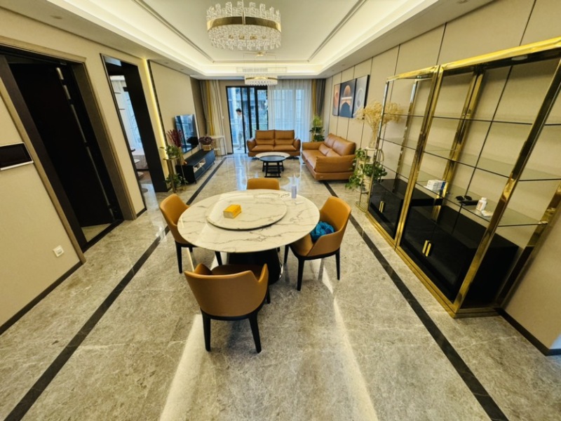 4室2廳2陽臺 華夏四季一期餐廳