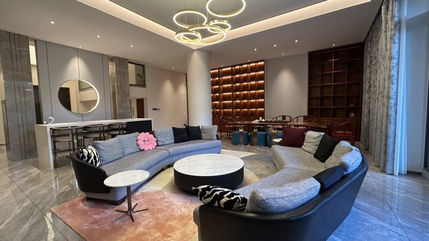 7室2廳3陽(yáng)臺(tái) 滇池衛(wèi)城悅湖郡別墅客廳