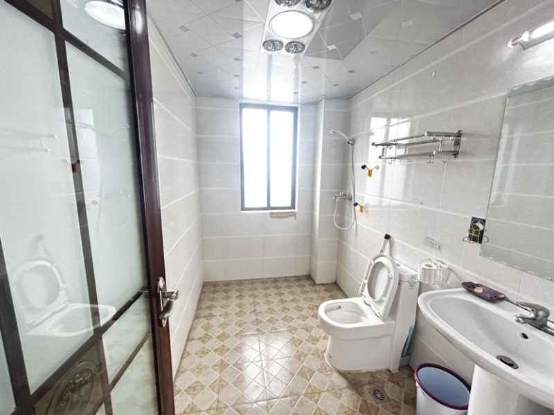 4室2廳2陽臺 同德昆明廣場B區(qū)衛(wèi)生間