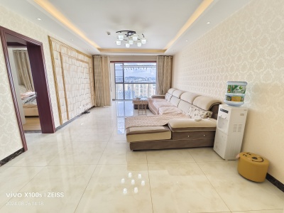 3室2廳2陽臺 金泰國際一期客廳