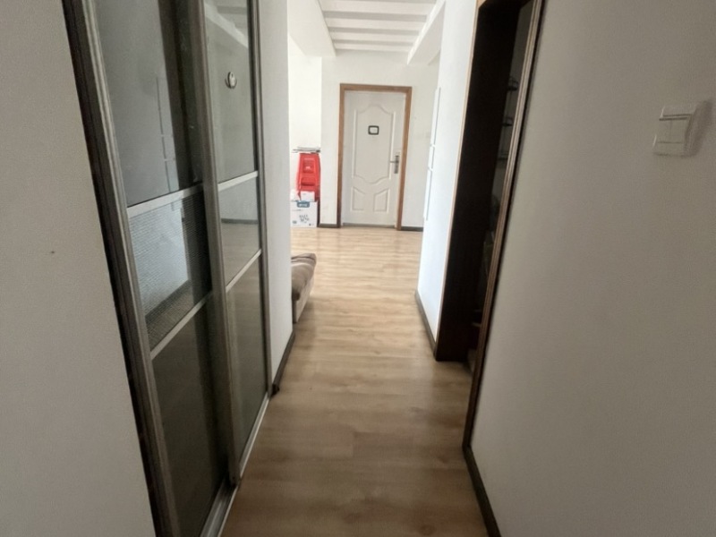 4室2廳2陽臺 愛地花園門廳