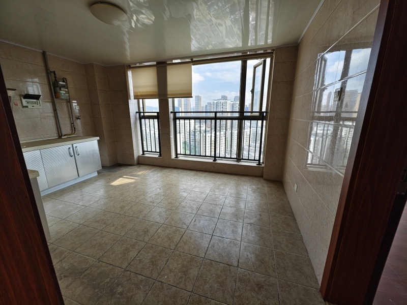 2室2廳1陽臺(tái) 候谷花園餐廳