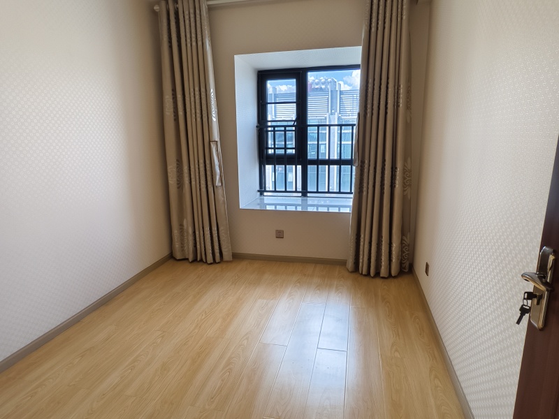 3室2廳2陽臺 金泰國際一期臥室