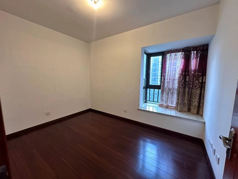 4室2廳2陽(yáng)臺(tái) 金域緹香臥室