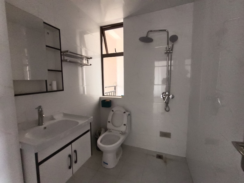 3室2廳3陽臺 西南海F地塊衛(wèi)生間