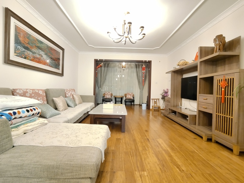 4室2廳1陽(yáng)臺(tái) 拓東大城二期客廳