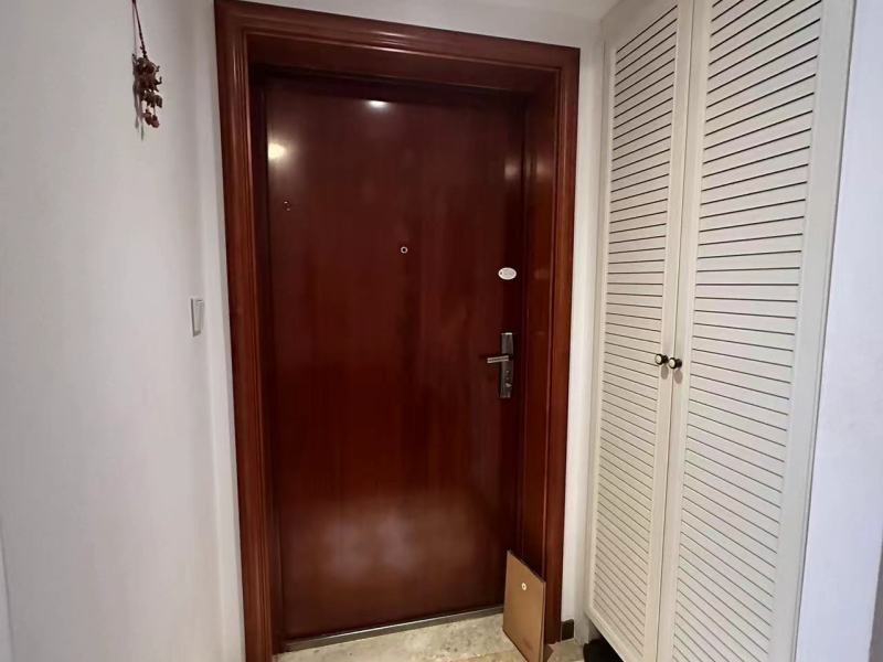 4室2廳2陽(yáng)臺(tái) 金域緹香門廳