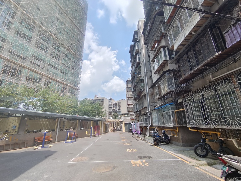 2室2廳1陽臺 大樹營市政府第二辦公小區(qū)自家花園