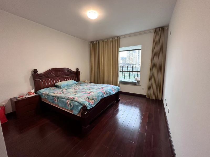 4室2廳2陽(yáng)臺(tái) 金域緹香臥室