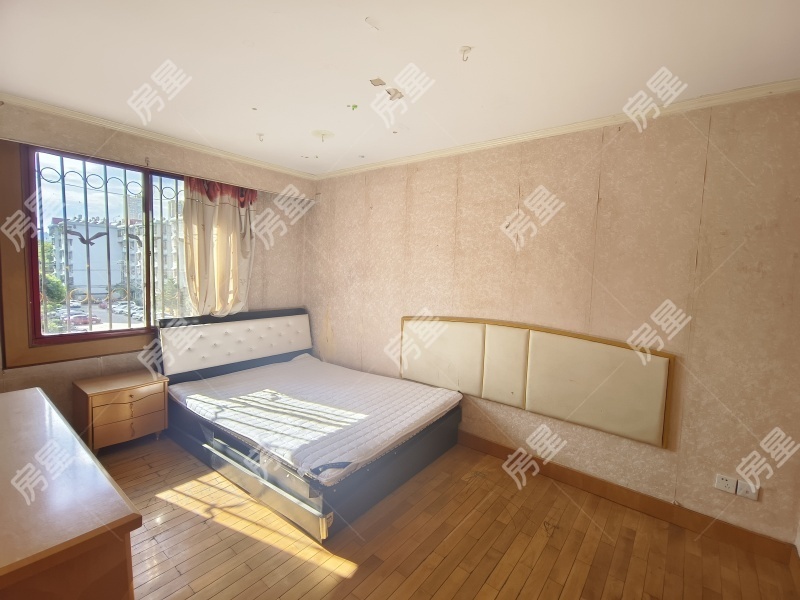 4室2廳1陽臺 金星小區(qū)臥室