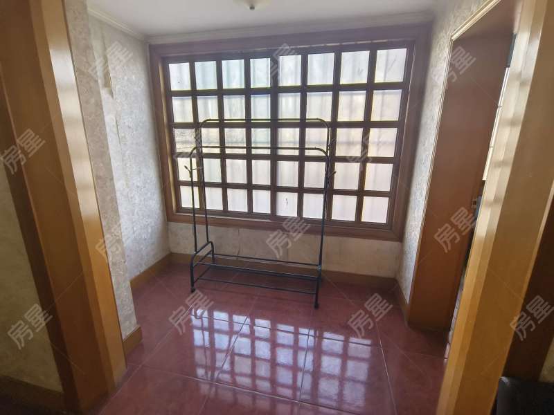 4室2廳1陽臺 金星小區(qū)陽臺