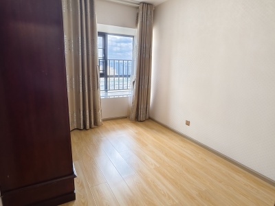 3室2廳2陽臺 金泰國際一期臥室