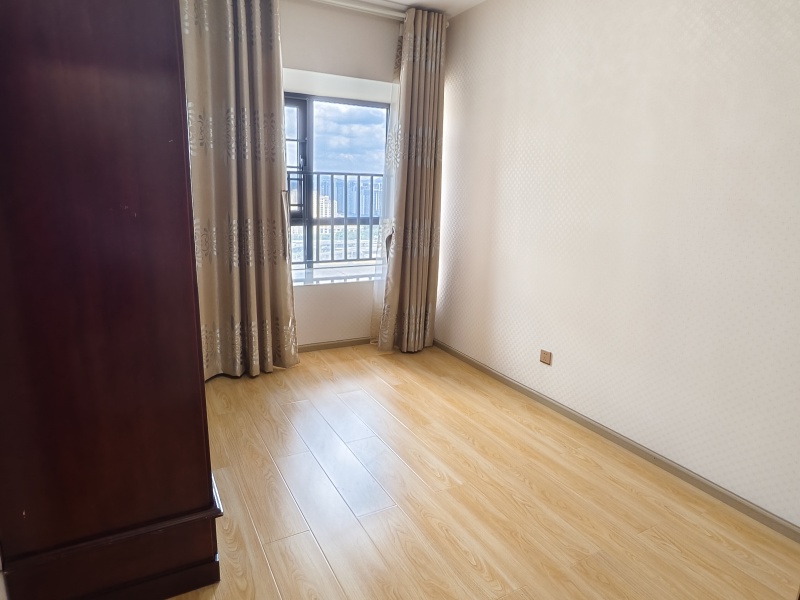 3室2廳2陽臺 金泰國際一期臥室