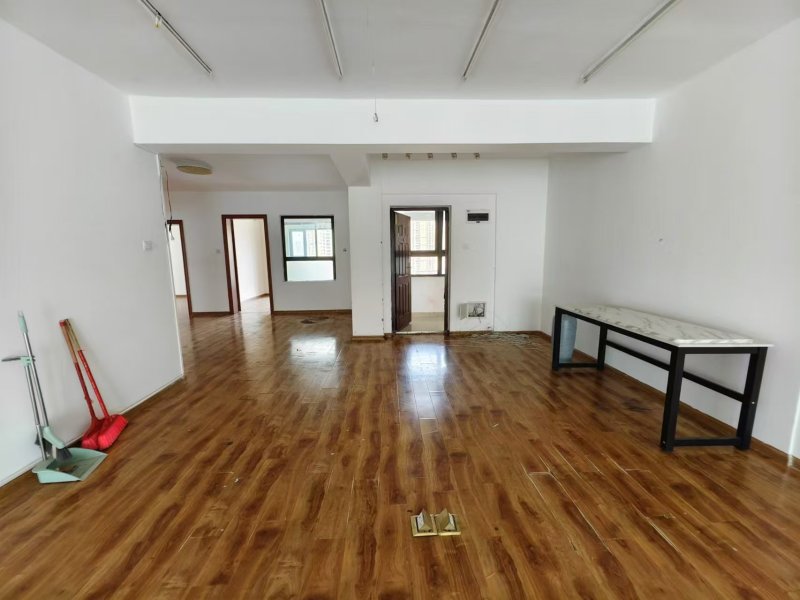 5室2廳3陽臺 金尚俊園二期門廳