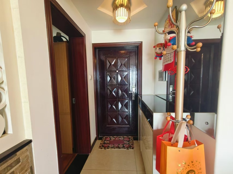 3室2廳1陽臺 候谷花園門廳