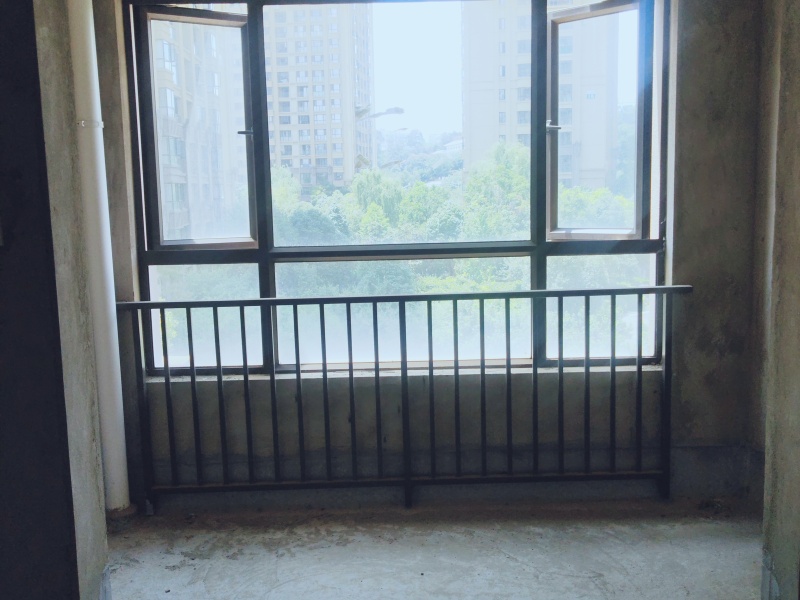 3室2廳1陽臺 昆明湖中壩14號地塊臻園B區(qū)陽臺