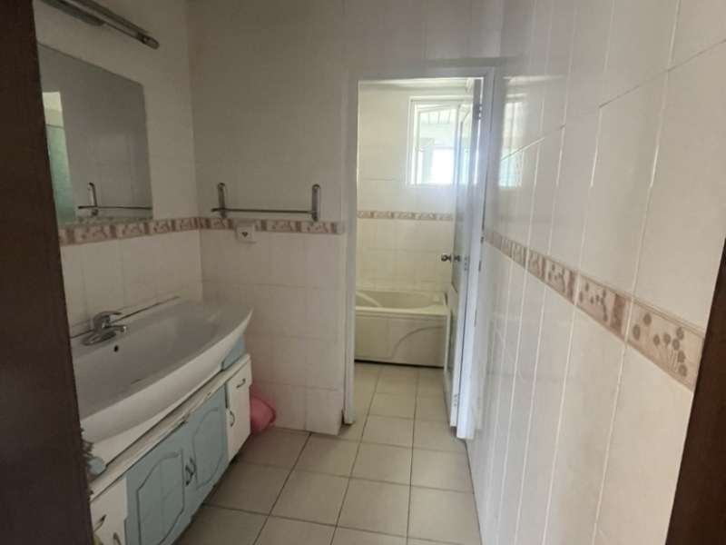 4室2廳2陽臺 愛地花園衛(wèi)生間