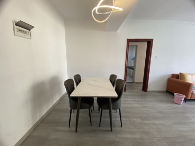 3室2廳2陽臺 天驕北麓南區(qū)