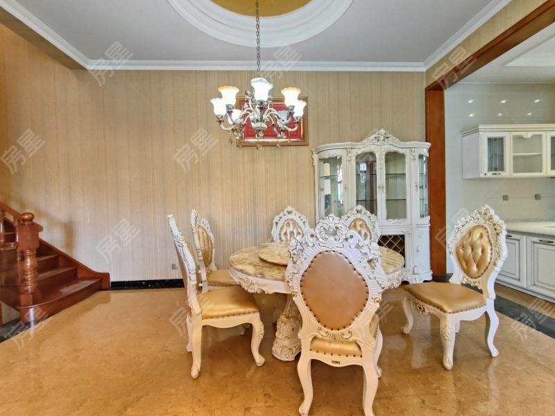 9室6廳4陽臺 奧宸橙郡一期別墅餐廳